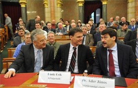 Parlament2kicsi