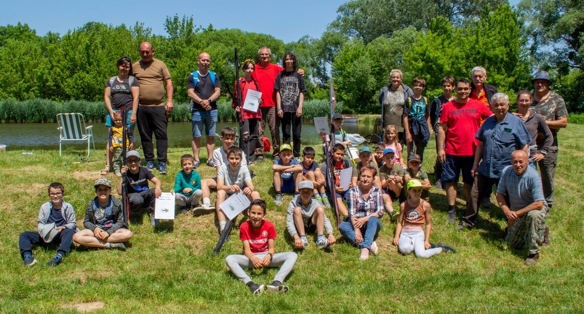 Gyermeknapi vrseny cimkepe nagyitva