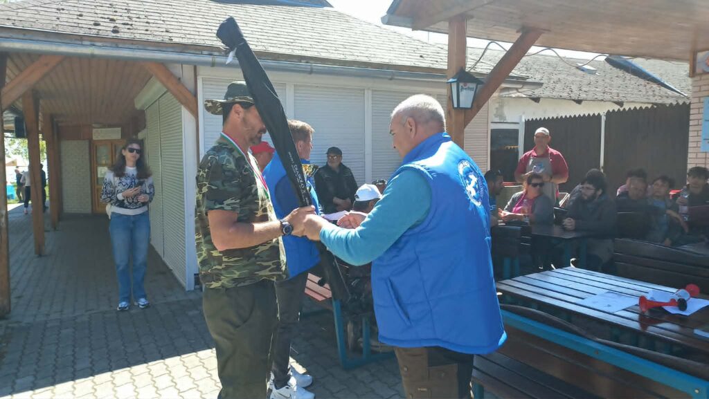 15f6d366 be5e 4399 b492 bad4edef77eb